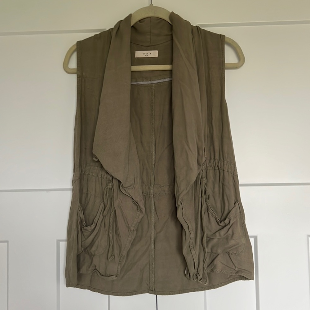 Sleeveless army green cardigan